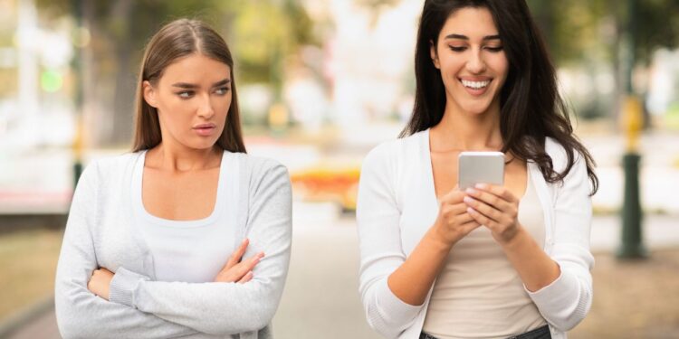 These 6 Types of Friends You Should Absolutely Avoid If You Want to Grow