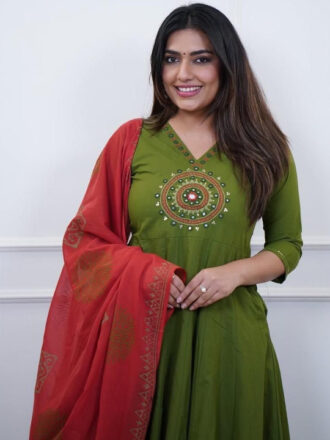 Women Floral Embroidered Regular Kurta with Trousers & With Dupatta