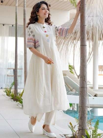 Women Ethnic Motifs Embroidered Empire Thread Work Kurta with Trousers